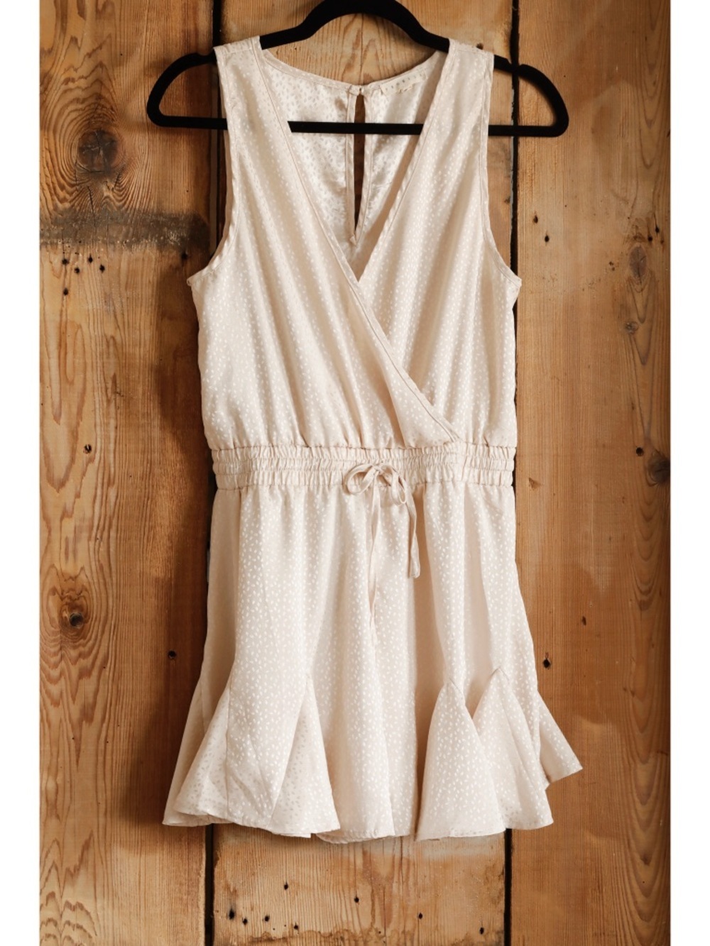 Sz M Promesa Champagne Silky Textured Surplice V- Neck Tie Waist Romper NWT
